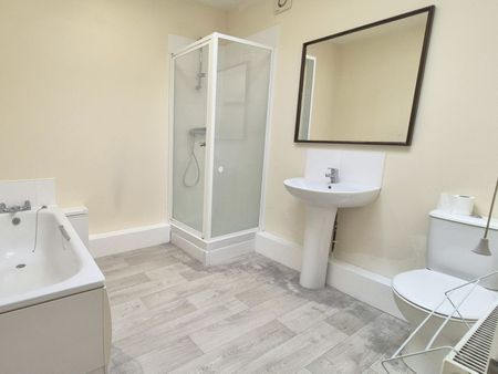 Detached house to rent on - Photo 4