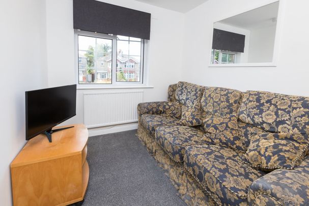 5 Bed Detached House, Burgess Rd, SO16 - Photo 1