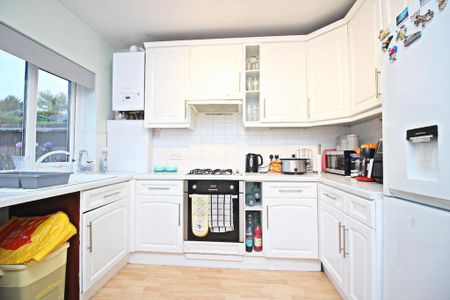 3 bedroom semi-detached house to rent - Photo 5