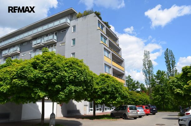 Pronájem bytu 1+kk a garsoniéry 34 m², Vřesová 681, Praha - Photo 1