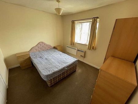 One Bedroom - First Floor - Private Parking, LU1 - Photo 3