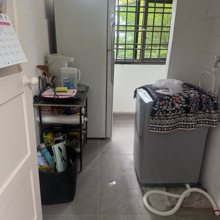 1 Bedroom HDB_TWO_ROOM at Bukit Merah - Photo 1