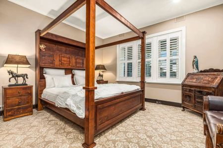 A Charming Californian Bungalow with Modern Comfort and Prime School-Zone Convenience - Photo 3