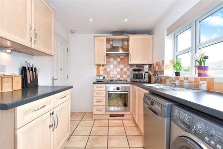 3 bedroom end of terrace house to rent - Photo 5