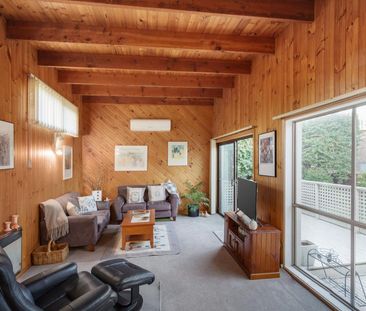 A FANTASTIC FAMILY HOME IN A GREAT LOCATION! - Photo 4