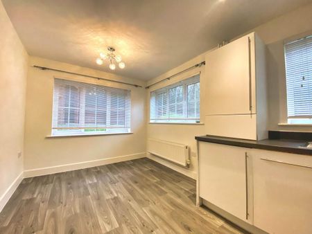 3 bedroom semi-detached house to rent - Photo 4