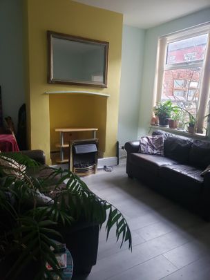 Room in a Shared House, Claremont Road, M14 - Photo 1