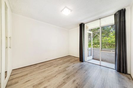 Stylishly Renovated Two-Bedroom Apartment in Heart of Lane Cove - Photo 2