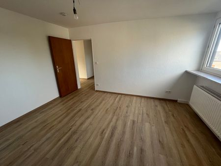 **TOP**3 Zimmer DG Wohnung teilweise mit Schrägen! - Photo 3