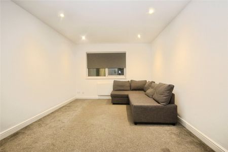 Morden Road, Mitcham, CR4 4DR - Photo 2