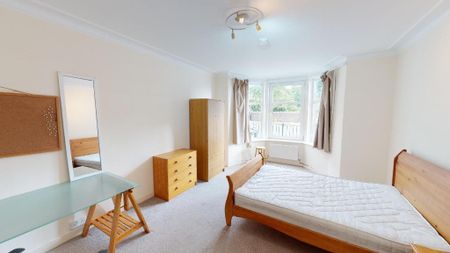 4 bedroom detached house to rent - Photo 2