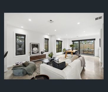 Live a life of luxury in this Comtemporary Townhouse - Photo 2