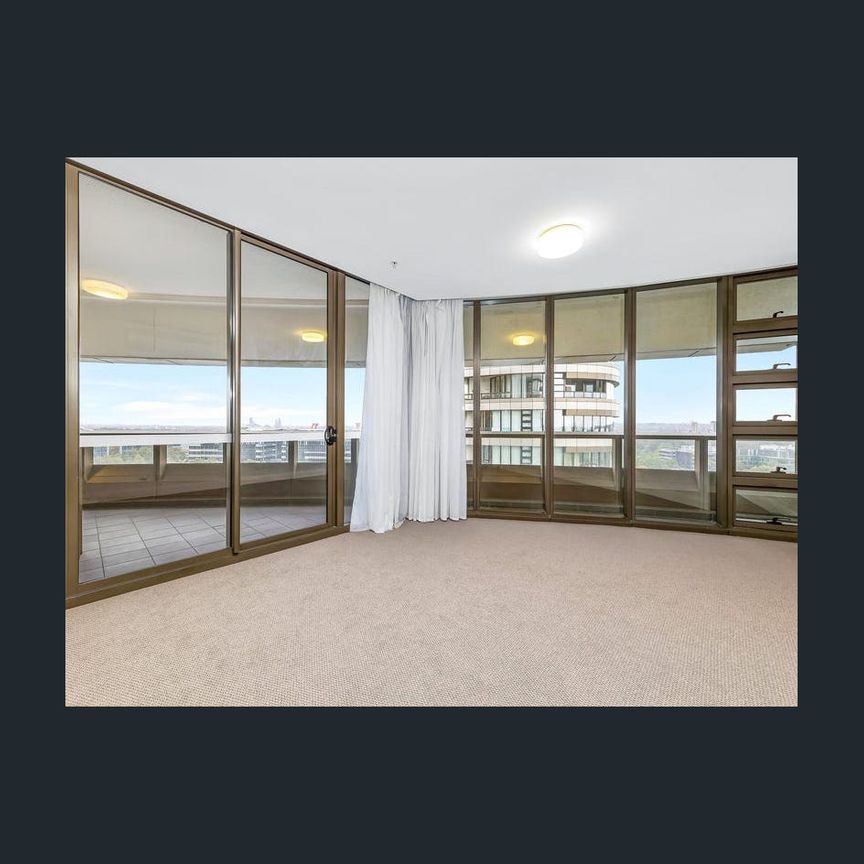 STUNNING VIEWS 3 BR APARTMENT! - Photo 1