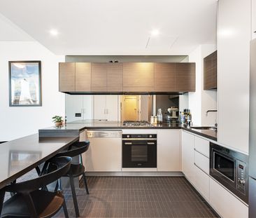 Luxuriously Appointed One Bedroom Haven - Unfurnished - Photo 4