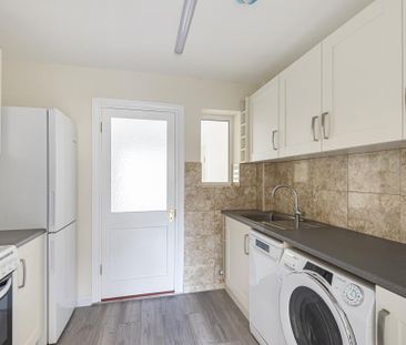 2 bedroom semi-detached house to rent - Photo 5