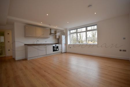 1 bedroom in a flat share to rent - Photo 2