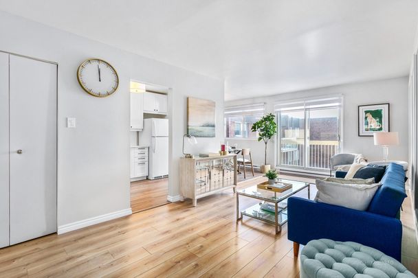 5025 Boul. des Sources, #200 - Photo 1