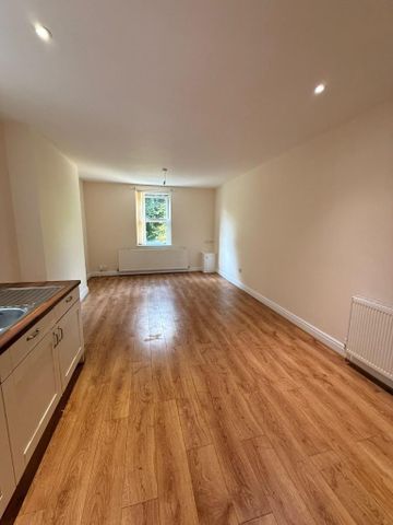 2 bedroom flat to rent - Photo 2
