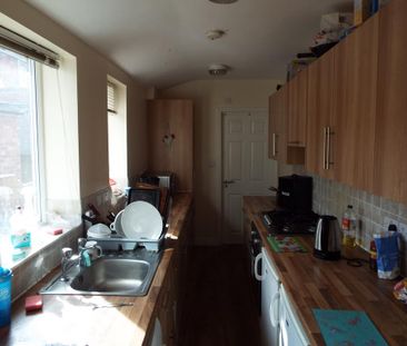1 bedroom in a house share to rent - Photo 3
