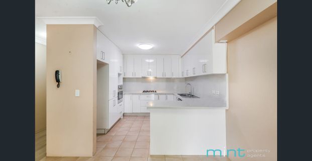 Spacious & Modern 2-Bedroom Unit for Rent – Prime Bankstown Location - Photo 1