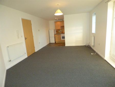 2 bedroom apartment to rent - Photo 4