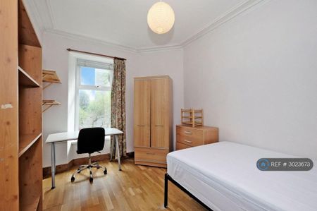 3 bedroom flat to rent - Photo 4