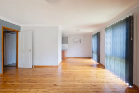 “BEAUTIFULLY PRESENTED 3 BEDROOM HOME WITH AIR CON!!” - Photo 4