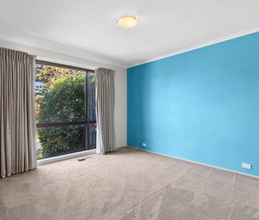 Spacious Family Home with Views in Peaceful Cul-de-Sac - Photo 1