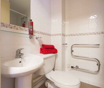 Classic Ensuite - Photo 2