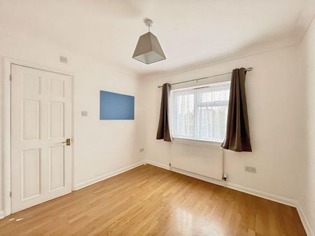 4 bedroom semi-detached house to rent - Photo 5