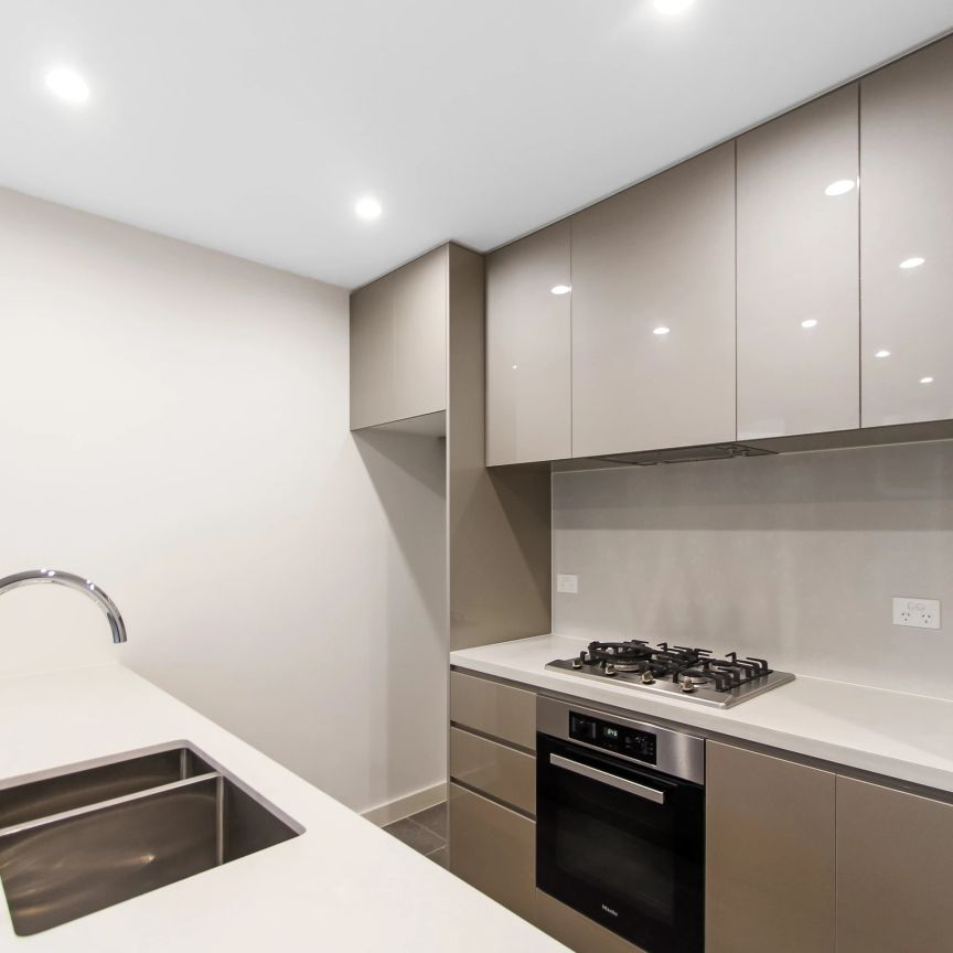 MODERN ONE BEDROOMIN THE HEART OF MACQUARIE PARK - Photo 1