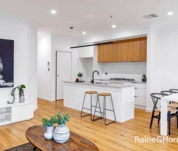 Gorgeous 4 Bedroom Home Plus STUDY! - Photo 2