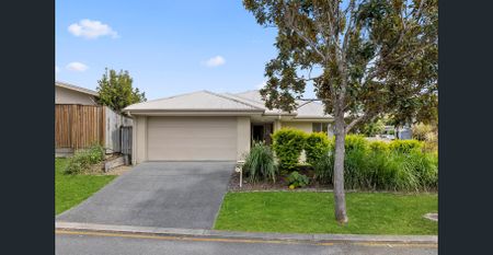 Spacious Family Living in the Heart of Upper Coomera - Photo 5