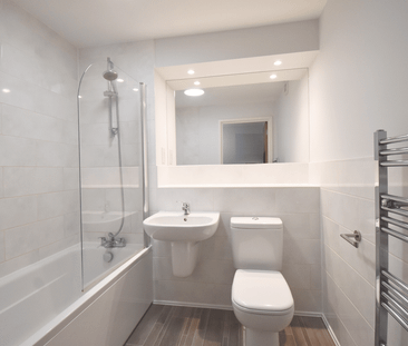 Green Lane, Shepperton, TW17 - Photo 2