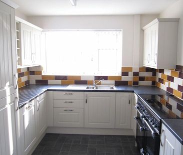 3 bedroom bungalow to rent - Photo 4