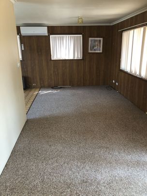 COMFY 2 BEDROOM HOME - Photo 1