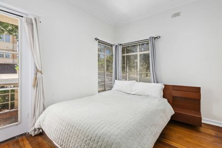 Charming Art Deco Living in the Heart of South Yarra - Furnished - Photo 2