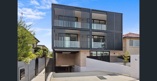 Luxury Three Bedroom Apartment - Photo 1