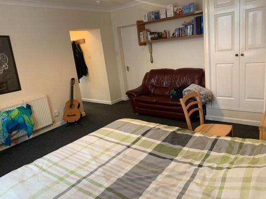 Studio to rent - Photo 1