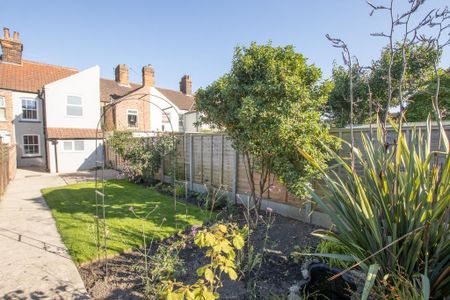 2 bedroom terraced house to rent - Photo 4