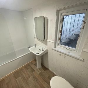 Unit B, 133 Main Street, Larne, BT40 1HJ - Photo 2