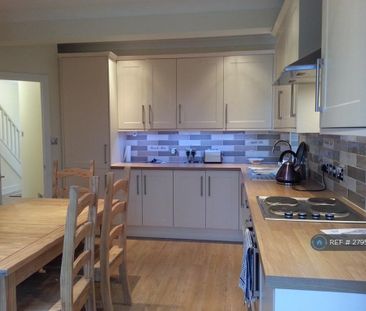 1 bedroom in a house share to rent - Photo 4