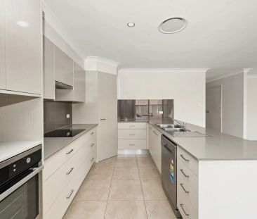 Three Bedroom Duplex - Photo 4