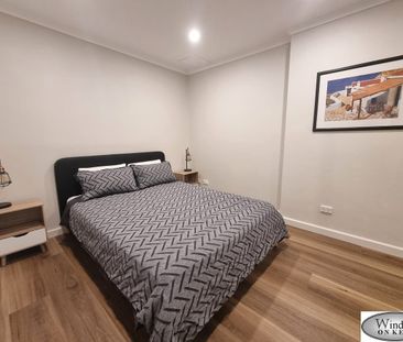Newly Renovated Fully Furnished Large 1 Bedroom Apartment in Sydney... - Photo 4