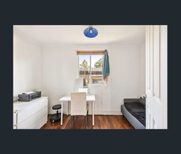 3 BEDROOM FAMILY HOME - Photo 4