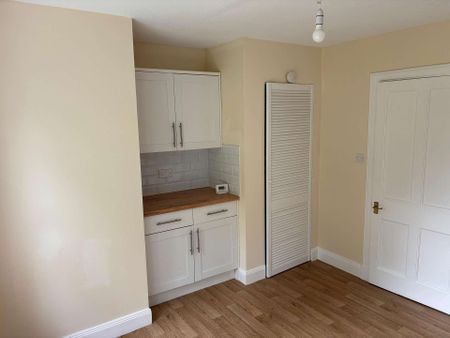 Freshly decorated 3 bedroom semi detached bungalow in the conservation village of Coaltown of Wemyss. The property is situated in close proximity to the town o - Photo 5