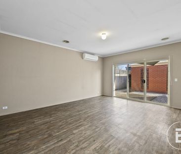 LOW MAINTENANCE THREE BEDROOM LIVING CLOSE TO THE CBD - Photo 6