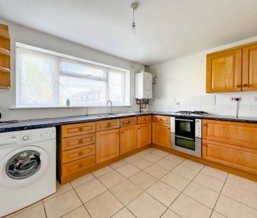 Pretoria Road, Patchway, Bristol, Gloucestershire - Photo 2