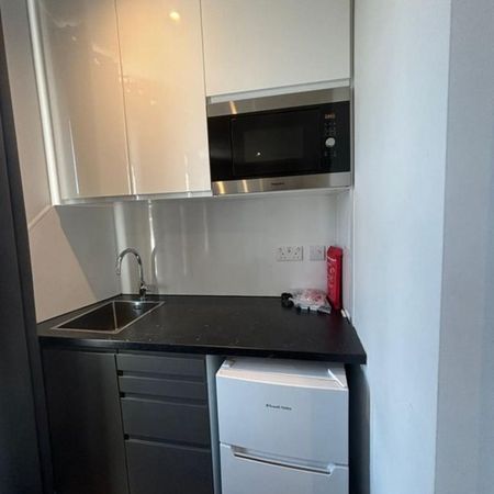 Studio to rent - Photo 3