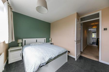 3 bedroom detached house to rent - Photo 4